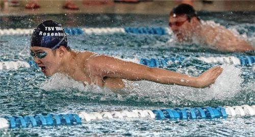 Junchi Weng schwamm vier neue Bestzeiten und erreichte über 50 Meter Freistil das B-Finale der bayerischen Kurzbahnmeisterschaften.