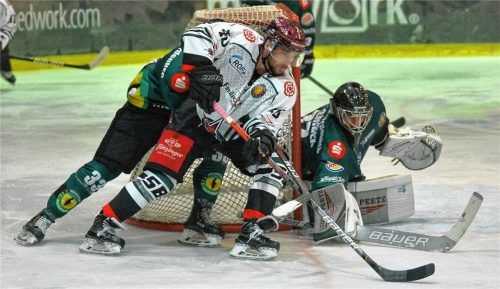 Kapitän Michael Baindl erzielte in Höchstadt die 2:1-Führung und damit das spielentscheidende Tor für die Starbulls Rosenheim. Fotos  Hollfelder