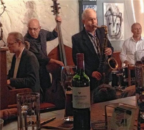 Meister des Mainstream-Jazz: der Saxofonist Scott Hamilton. Unterstützt wurde er von Bernhard Pichl am Piano, Bassist Rudi Engel und Schlagzeuger Michael Keul. Foto re