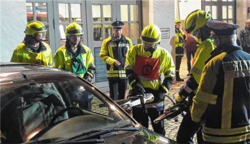 Mit Bravour bestanden die Taufkirchener Feuerwehrleute die Prüfung „Die Gruppe im Hilfeleistungseinsatz“.Foto  Fill
