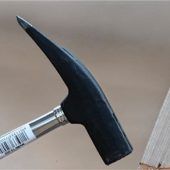 Hammerattacke auf dem Flohmarkt