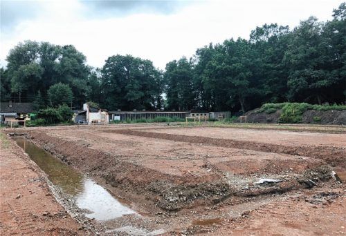 Momentane Situation: Von Arbeitern und Maschinen fehlt jede Spur. Einzig die Gräben für die Frostschürzen verraten, dass hier in Zukunft ein Gebäude entstehen soll.Fotos  Schlecker