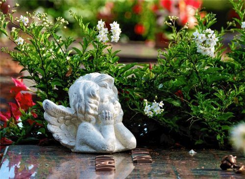 Nicht erst am Grab, sondern schon am Totenbett ist es wertvoll und heilsam, wenn Familie und Freunde zusammenkommen.