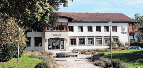 Nicht ohne meine Tochter? Was die nicht öffentlichen Jobvergabe-Praktiken im Rathaus Rohrdorf betrifft, sieht das Rosenheimer Landratsamt keinen Handlungsbedarf.Foto Reisner