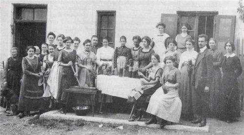 Obstverwertungskurs im Riemerschmidheim und im Gut Häusern 1915.Foto re