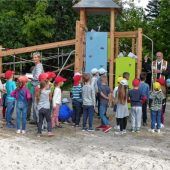 Neues Klettergerüst gesegnet