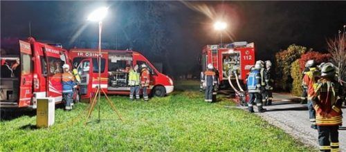 Rund 60 Mitglieder umliegender Feuerwehren waren in Nöstlbach im Einsatz. Foto Volk/KFV Traunstein