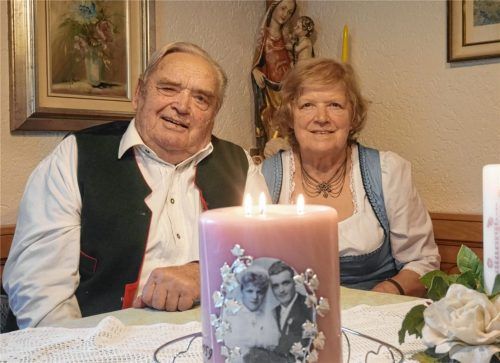 Seit 60 Jahren als Ehepaar vereint: Hans und Tini Taschner halten fest zusammen.Foto kirchner