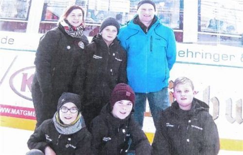 Sie setzen die erfolgreichen Jahre fort und waren heuer bei der „Deutschen“ am Start: Michael Hölzl (hinten Mitte) sowie Johannes Zauner, Korbinian Grill und Markus Tauschhuber (vorne von links) mit ihren Trainern Maria Fill und Georg Zauner. Foto  Fill