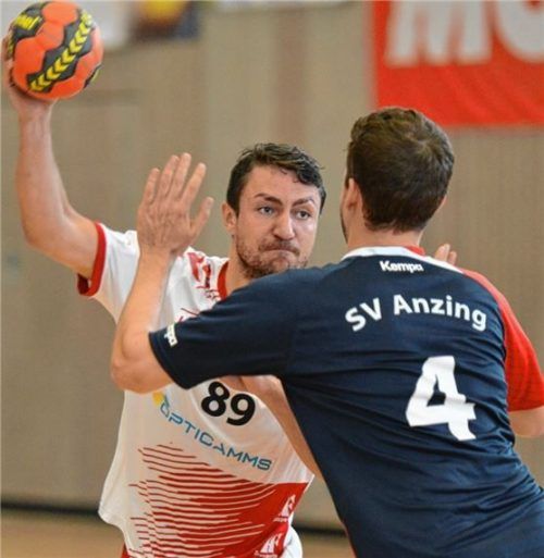 Simon Möckl erzielte fünf Treffer zum Bruckmühler Heimerfolg über Anzing.Foto Fischer