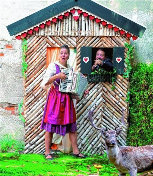 Spielen im Gasthaus Maier in Gallenbach: Lisa Schamberger und Markus Nau.Foto  johannes Wimmer