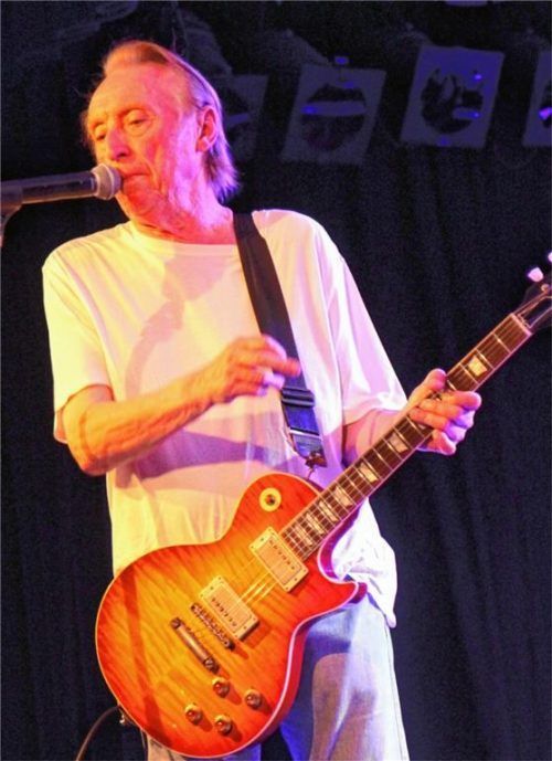 Stan Webb steht seit über 50 Jahren auf der Bühne. Dass er noch spielen kann wie ein Junger, hat der etablierte Bluesrocker im Haberkasten bewiesen.Foto von Ahn