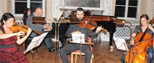 Unterhielten temperamentvoll: Adelina Oprean, Violine, Gerard Wyss, Klavier, Andrei Harabagiu, Viola und Monika Gaggia, Violoncello (von links).Foto  Sutherland