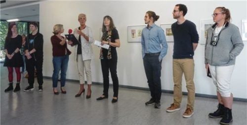 Vernissage-Gastgeber zur Schau „Comic Future – Future Comic“: Stadträtin Margit Roller, Museumsleiterin Elke Keiper (Mitte) sowie Gäste und Künstler Luise Schamper (von links), Luca Stangl, Moritz Schmid, Cornelis Jettke, Michaela Aidam.Fotos Gärtner