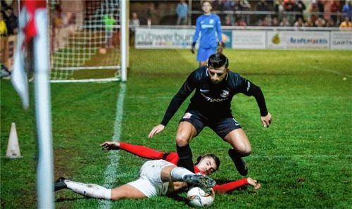Wasserburger Markenzeichen: Voller Einsatz in jeder Situation, hier vorgeführt von Michael Barthuber.Foto Cater