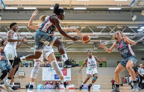 Zwei der Besten: Kelly Moten bringt Megan McKay in Szene.Foto Hübner