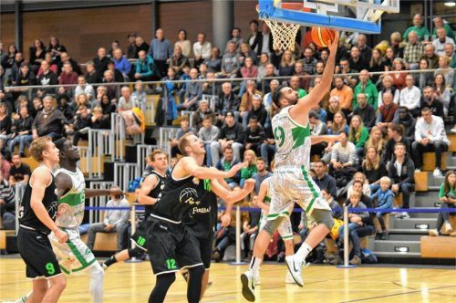 700 Zuschauer in der Gabor-Halle sahen eine dramatische Partie und hier zwei Punkte von Rosenheims Jasmin Uzunalic.