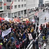 Pegida-Demo vor DGB-Haus