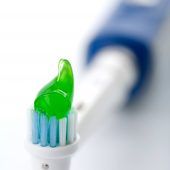 Elektrische Zahnbürsten ab acht Euro