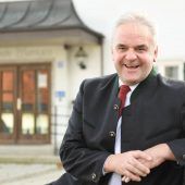 Warngauer Bürgermeister kämpft sich nach Stierattacke zurück