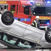 Auto überschlägt sich auf A8