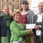 Zwei Spenden für den „Fronleichnam-Himmel“