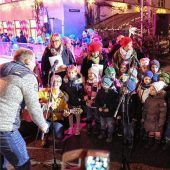 Feuer und Eis: Fulminante Eröffnung der Schlittschuhbahn in der Wasserburger Altstadt