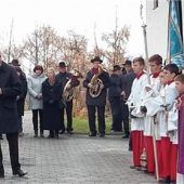 Totengedenken mit Gottesdienst und Ehrung am Kriegerdenkmal