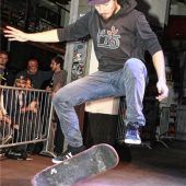 Spektakuläre Skateboard-Tricks im Silo1