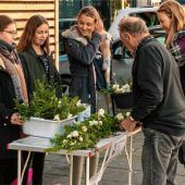Christrosensträuße für bessere Bildung