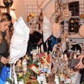 Es war trüb und regnerisch bei der Eröffnung des Adventsmarktes