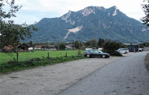 Ab kommenden Jahr sollen für den Wanderparkplatz am Steinbruch in der Gemeinde Flintsbach Parkgebühren erhoben werden.Foto Steffenhagen