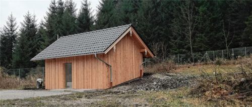 Als Meilenstein in der Geschichte der Gemeinde bezeichnet Bürgermeister Georg Huber den neu errichteten Trinkwasserbrunnen in der Filze. Er wurde im August in Betrieb genommen.Foto re