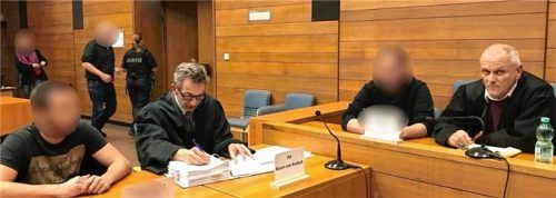 Am letzten Prozesstag schlugen die Emotionen hoch. Das Urteil lautet auf fahrlässige Tötung in zwei Fällen, vorsätzliche Gefährdung des Verkehrs und fahrlässige Körperverletzung in drei Fällen – eingeschlossen Simon H. und seine Beifahrerin. Fotos Weinzierl