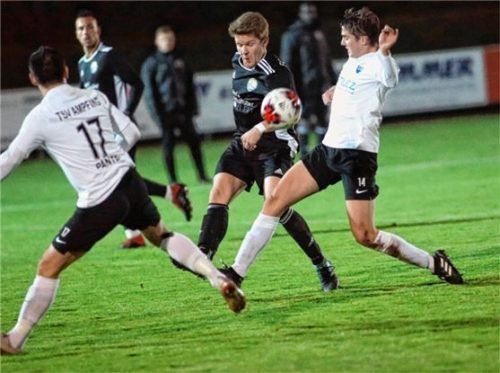 Ampfing hatte gegen Holzkirchen alles im Griff. Foto  Buchholz