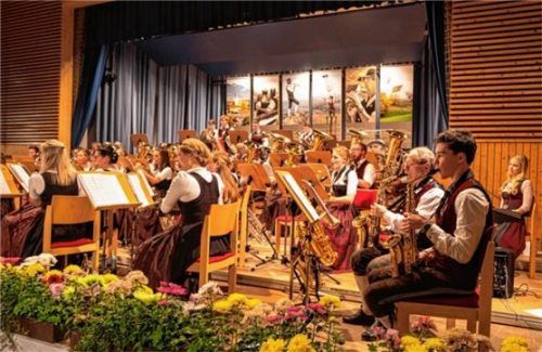 Begeisterten das Publikum: Die Musikanten der Musikkapelle Samerberg.Foto Nitzsche