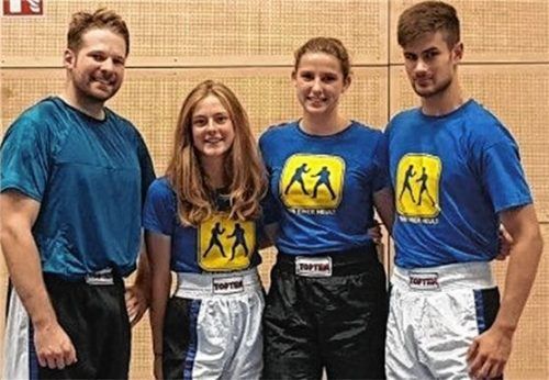 Bei der „Bayerischen“ am Start: Die Bad Aiblinger Kickboxer Anton Birzle, Lena Stork, Veronika Gau und Philipp Gawlik (von links).Foto Gau