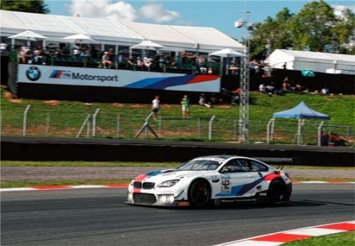 Bei dieser Runde herrschte noch strahlender Sonnenschein, doch dann kam starker Regen in Kyalami auf.Foto BMW