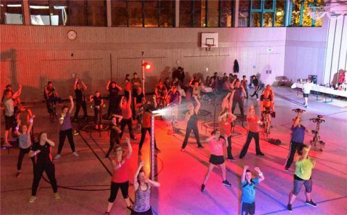 Beim gemeinsamen Sporteln geraten alle ins Schwitzen. Der Marktgemeinderat lehnte allerdings den Antrag des TSV Buchbach ab, in den ehemaligen Fitnessraum der Sporthalle ein Klimagerät einzubauen. Foto  Archiv