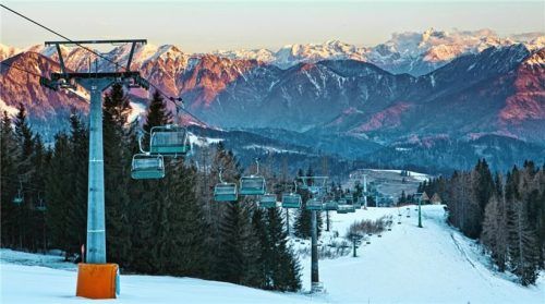 Bergpanorama im mehrfach ausgezeichneten Skigebiet Cerkno. Foto www.slovenia.info/ Jošt Gantar