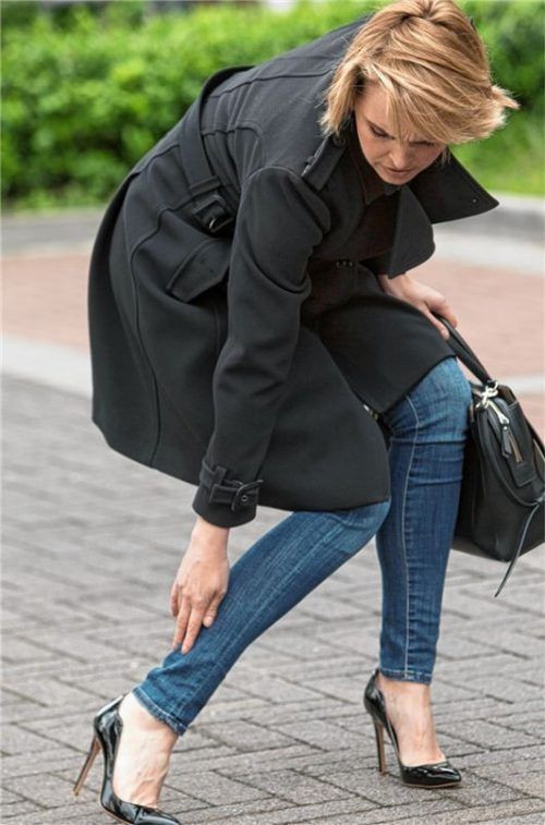 Besser nur selten tragen und den Rücken schonen: High Heels. Foto Aktion Gesunder Rücken (AGR) e.V.