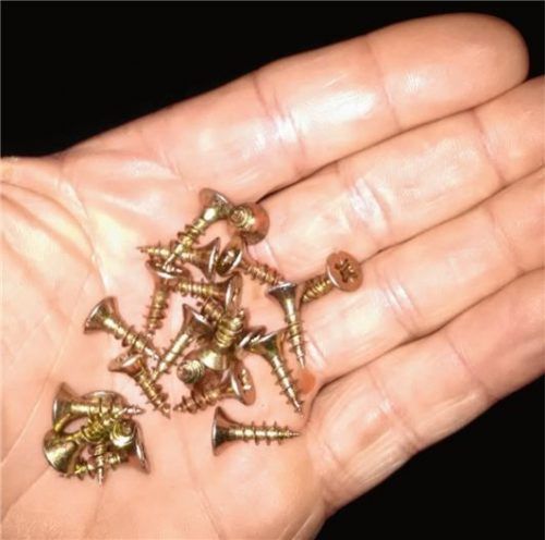 Bis zu 60 Schrauben liegen auf den Ein- und Ausfahrten nach Wertach.