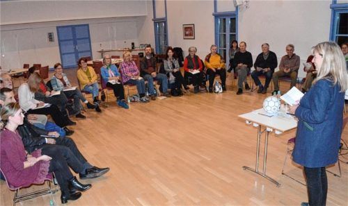 Bürgermeisterin Doris Laban forderte zu Durchhaltevermögen auf, um Entwicklungen zu erreichen.Foto re