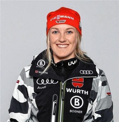 Carina Stuffer vom WSV Samerberg, hier bei der DSV-Einkleidung in Laupheim, hat sich nach ihrem Schulabschluss am CJD Berchtesgaden der bayerischen Landpolizei angeschlossen. Foto DSV