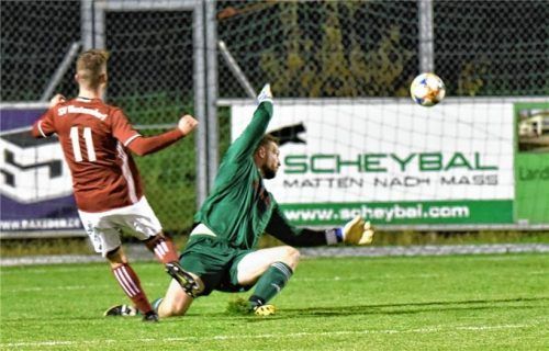 Das 2:0 für Westerndorf durch Marinus Jackl, der Söllhubens Keeper Florian Steiner keine Chance ließ. Foto  Ziegler