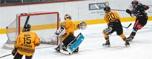 Das erste Tor von Starbulls-Neuzugang Tadas Kumeliauskas: Der Litauer traf zum 3:0-Zwischenstand. Foto  Ruprecht