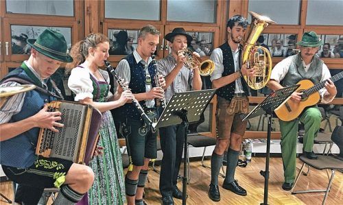 Das gemeinsame Musizieren in großer Runde war ein Höhepunkt beim Seminar. Foto Lamprecht