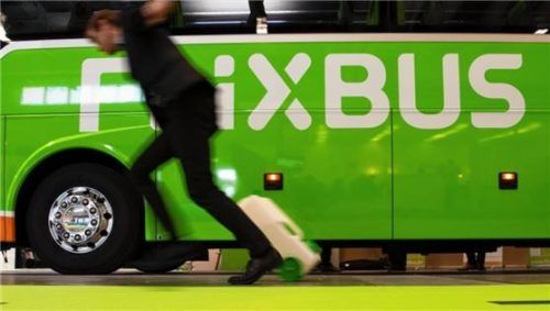 Das Unternehmen Flixbus droht damit, die Haltestelle Rosenheim, die sich in Raubling befindet, aus dem Streckennetz zu streichen. Foto dpa