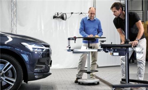 Der ADAC hat die Blendwirkung von LED-Scheinwerfern untersucht. Foto ampnet/ADAC