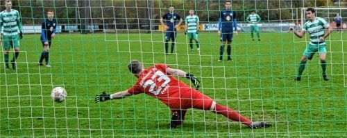 Der Anfang der Aufholjagd: Christoph Börtschök verwandelte einen Elfmeter zum 2:4-Zwischenstand. Foto  Ruprecht